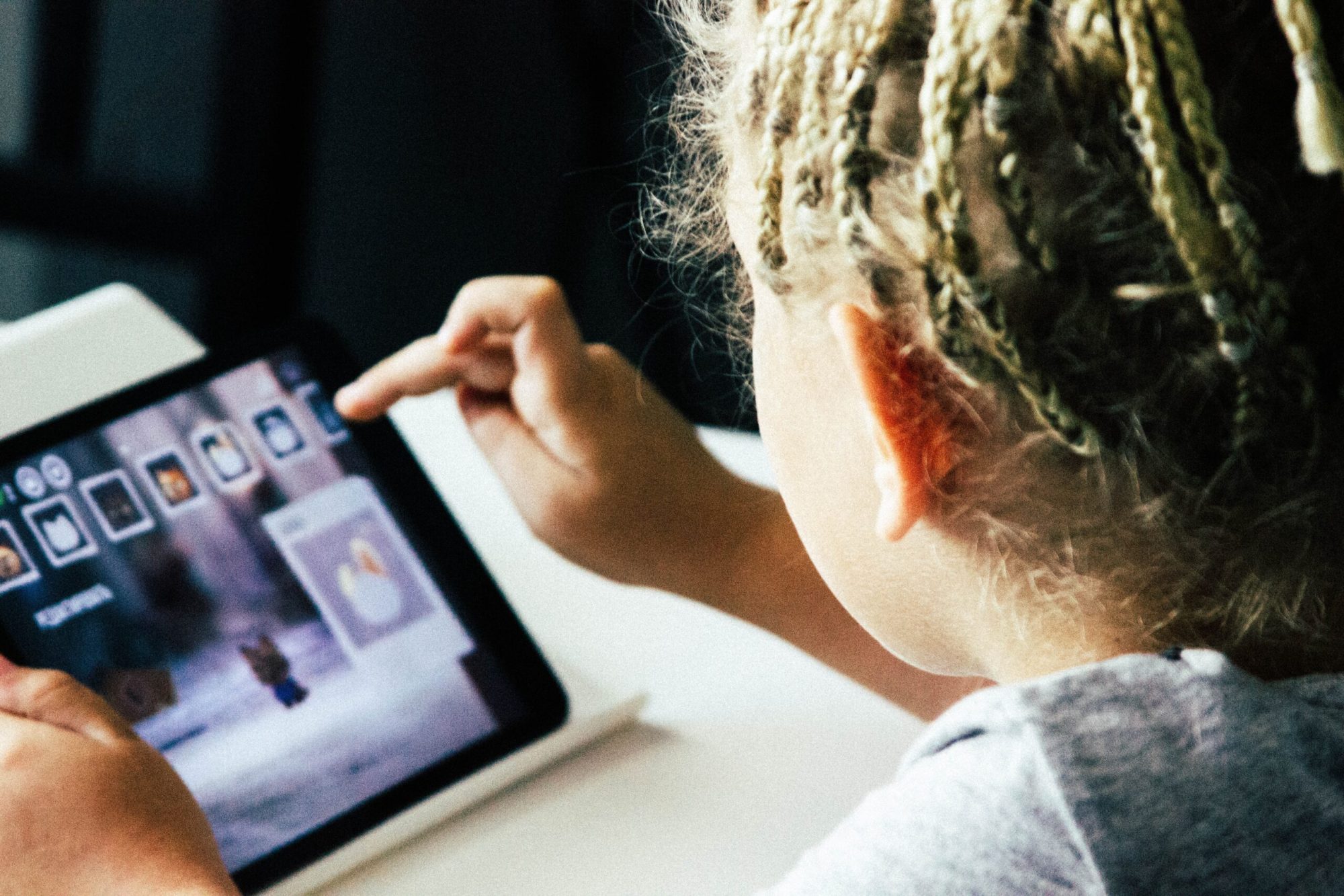 A child using an ipad